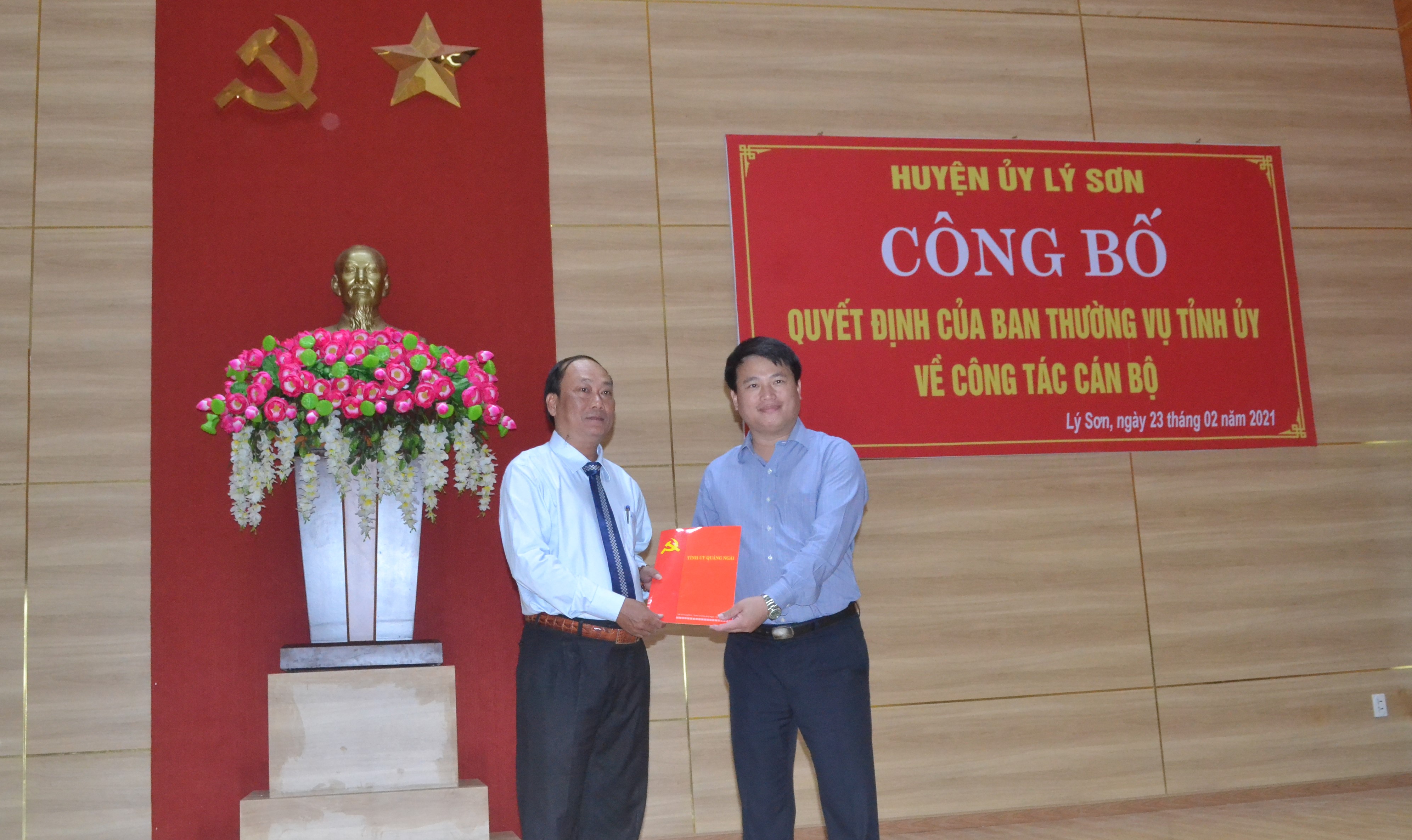 Chủ tịch UBND huyện Lý Sơn Nguyễn Quốc Việt giữ chức Bí thư Huyện ủy Lý Sơn