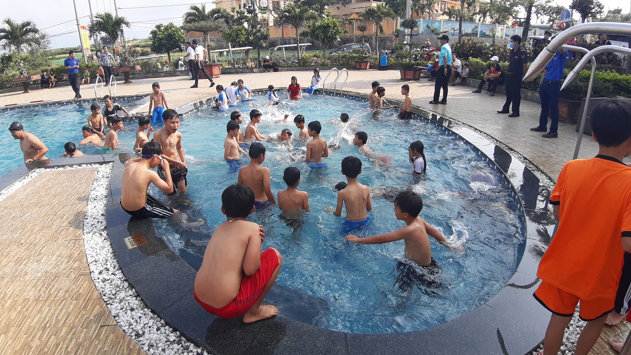 Lý Sơn: tổ chức lớp tập bơi, phòng chống tai nạn đuối nước cho thiếu nhi