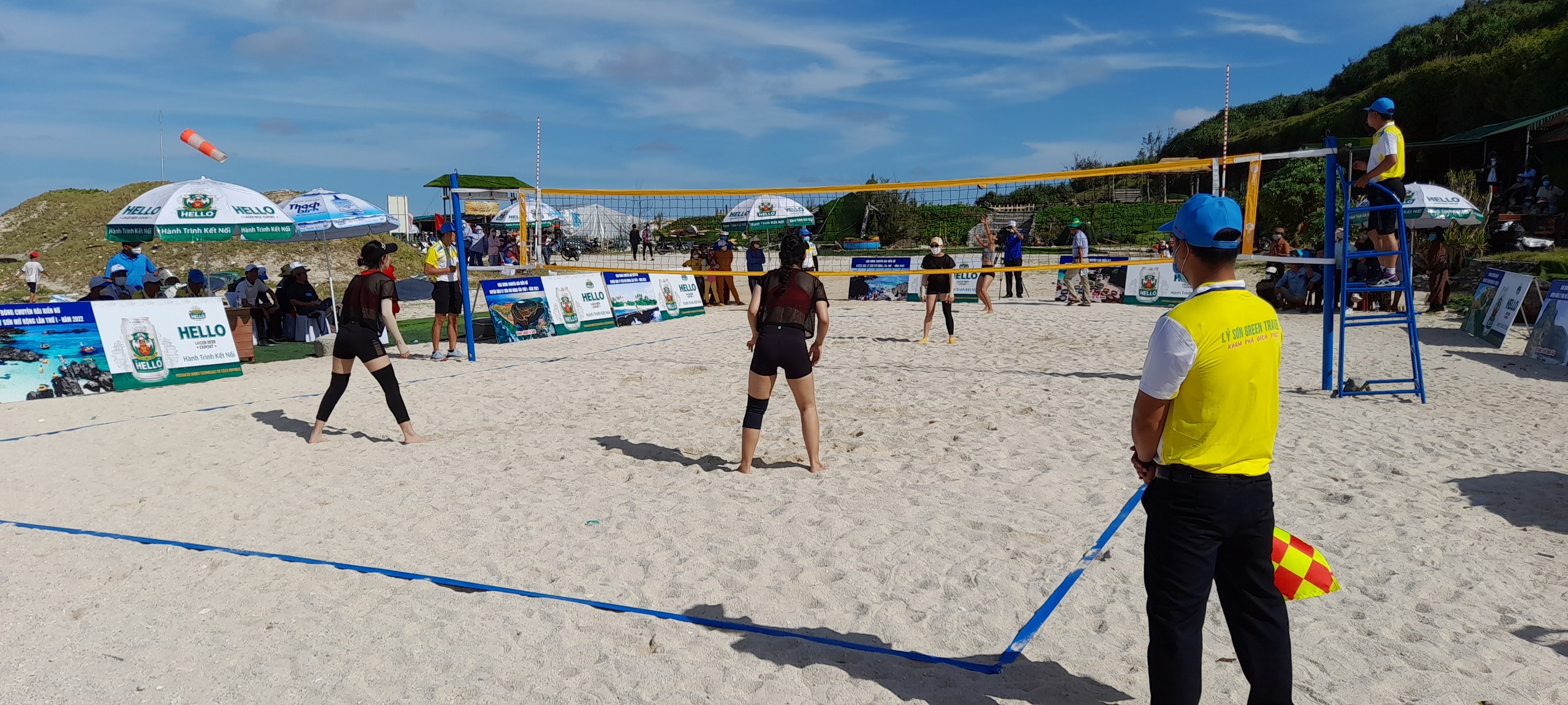 Lý Sơn tổ chức giải bóng chuyền bãi biển nữ