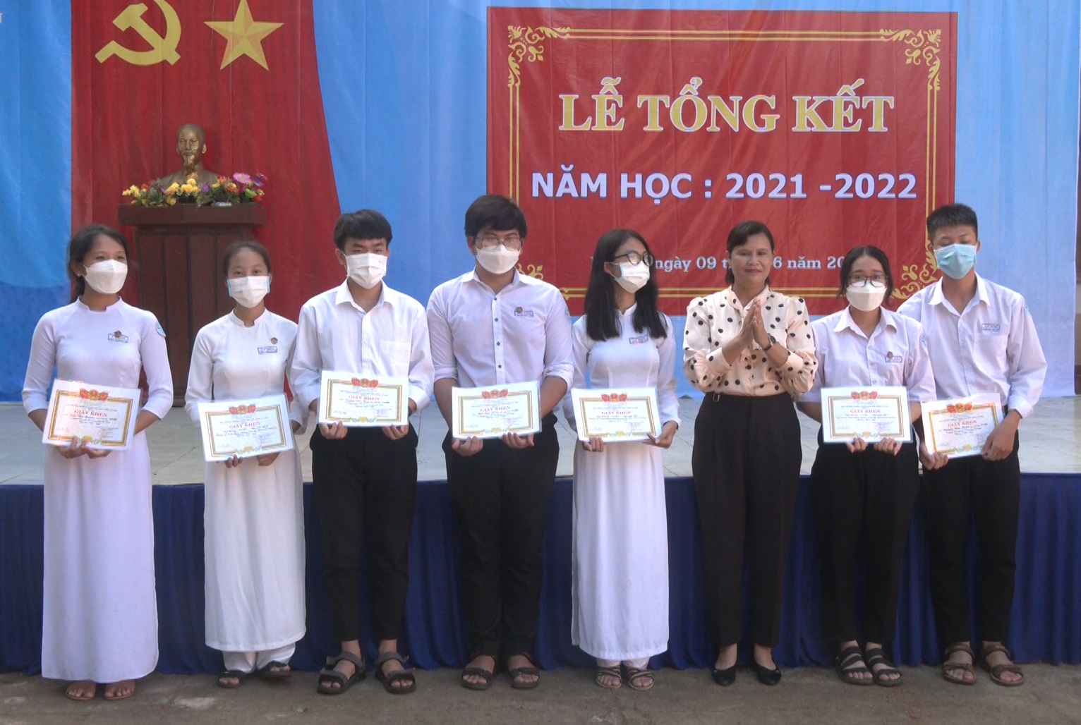Trường THPT Lý Sơn tổ chức tổng kết năm học 2021-2022