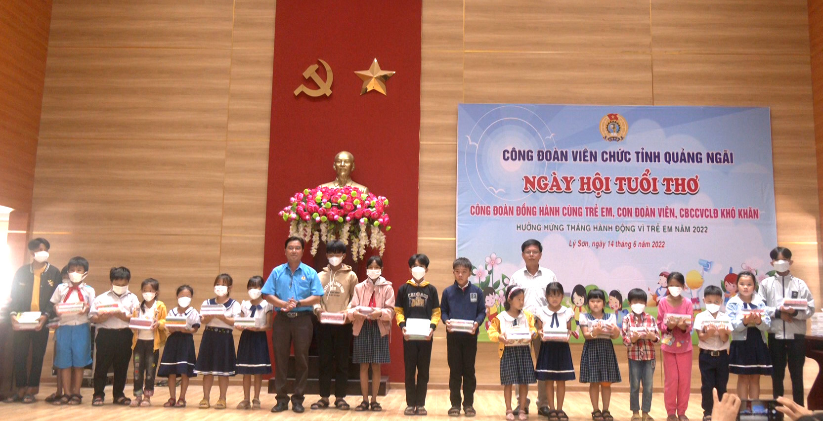Công đoàn Viên chức tỉnh tổ chức “Ngày hội tuổi thơ” tại đảo Lý Sơn