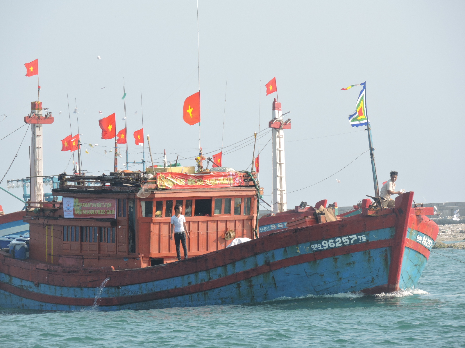 Ngư dân Lý Sơn nói không với khai thác hải sản bất hợp pháp tại vùng biển nước ngoài