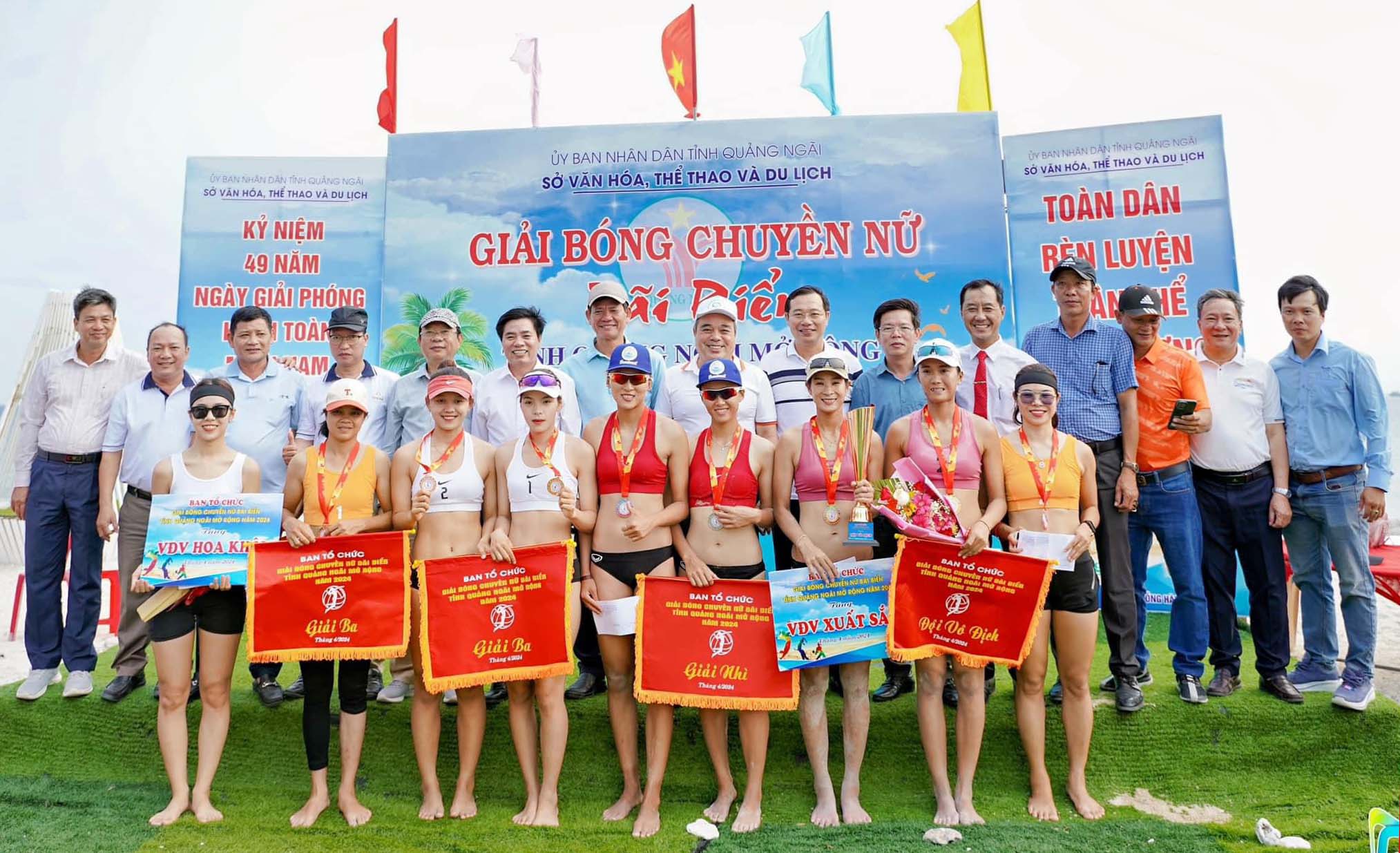 Giải bóng chuyền nữ bãi biển Quảng Ngãi mở rộng