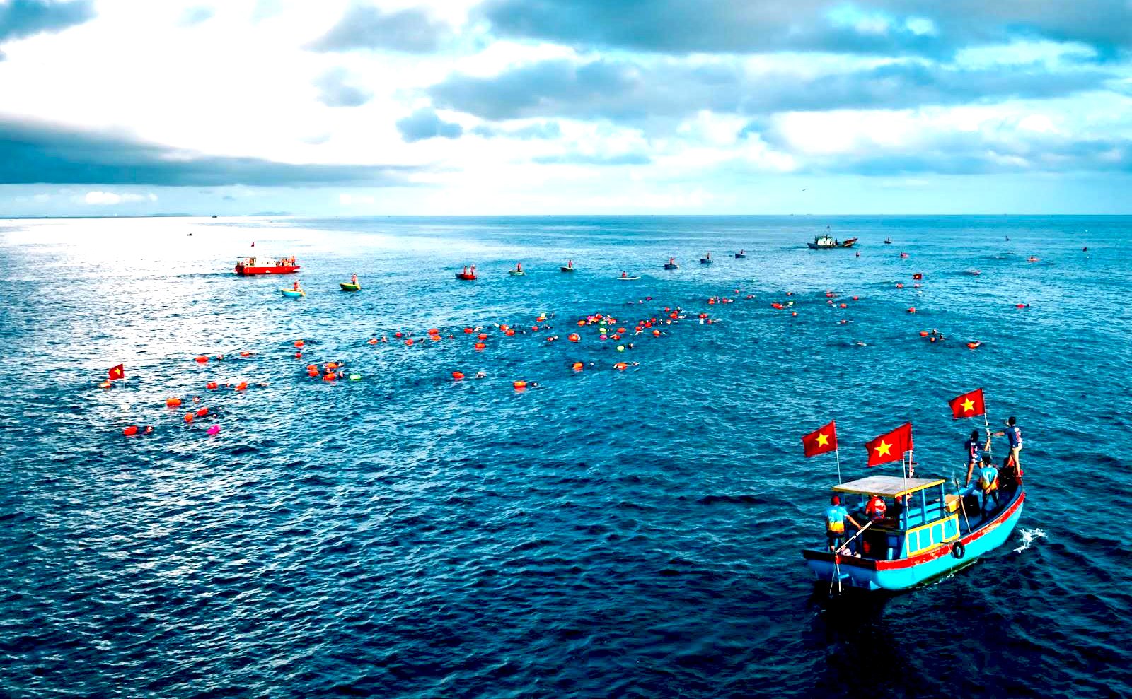 Giải bơi vượt biển Lý Sơn Cross Island 2024
