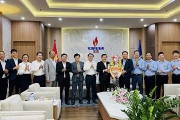 Chủ tịch UBND tỉnh Đặng Văn Minh thăm, chúc Tết các doanh nghiệp