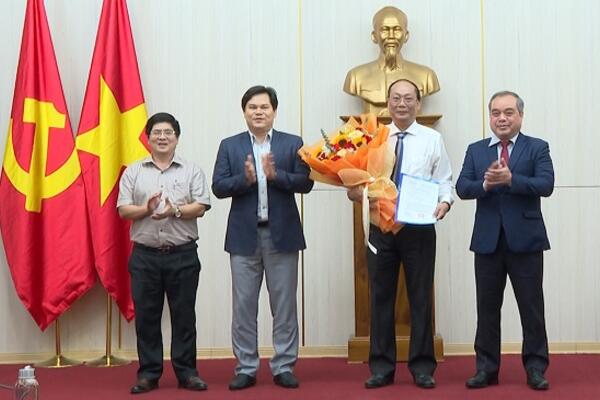 Công bố và trao quyết định bổ nhiệm Chánh Văn phòng UBND tỉnh và Phó Giám đốc Sở Kế hoạch và Đầu tư