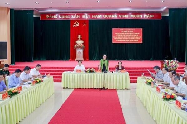 Ban Thường vụ Tỉnh ủy làm việc với Ban Thường vụ Huyện ủy Sơn Tịnh