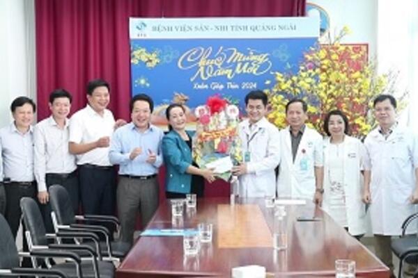 Lãnh đạo tỉnh thăm, chúc Tết các cơ sở y tế