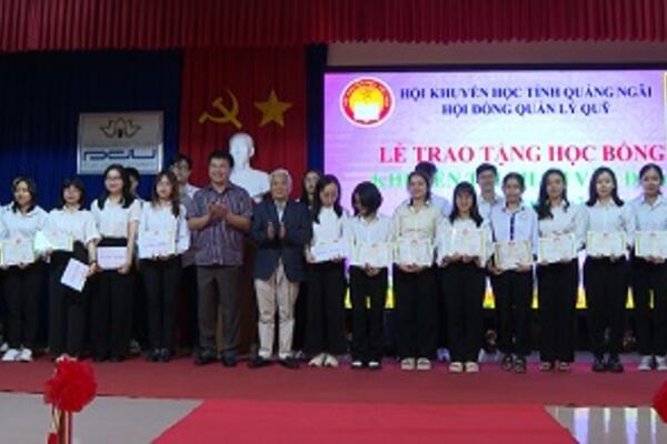 Hơn 260 học sinh, sinh viên nhận học bổng khuyến tài Phạm Văn Đồng lần thứ XVIII