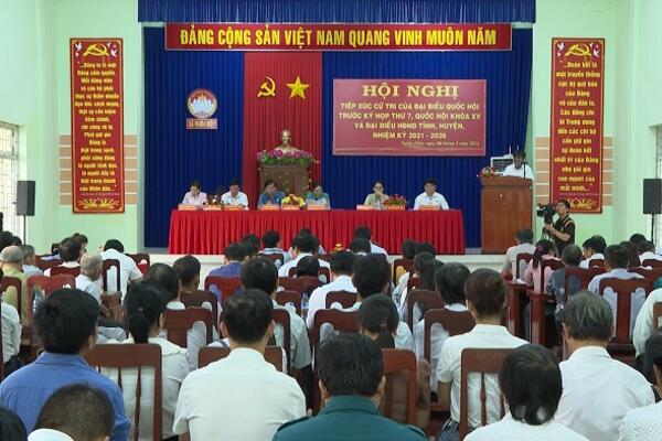Đại biểu Quốc hội và Hội đồng nhân dân tỉnh tiếp xúc cử tri tại xã Nghĩa Hiệp