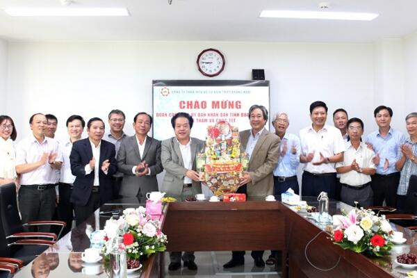 Phó Chủ tịch UBND tỉnh Võ Phiên đến thăm, chúc Tết một số cơ quan, doanh nghiệp và gia đình chính sách nhân dịp Tết