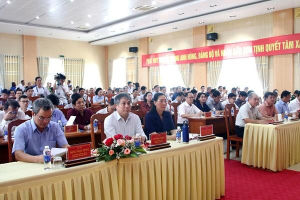 Bí thư Tỉnh ủy đối thoại trực tiếp với cán bộ, công chức, viên chức và Nhân dân huyện Sơn Tịnh