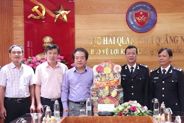 Phó Chủ tịch UBND tỉnh Võ Phiên thăm, chúc Tết các cơ quan, đơn vị