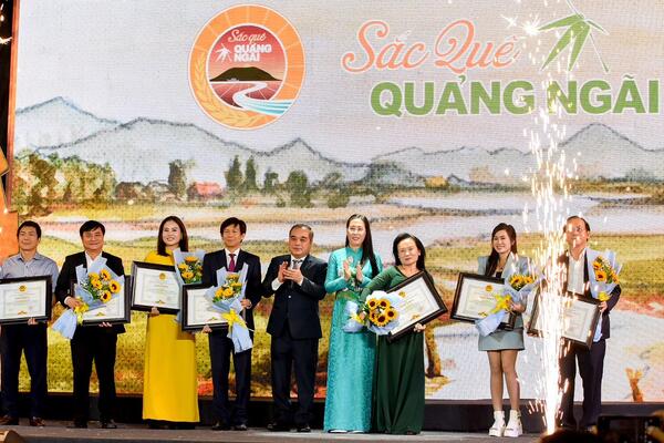 Lãnh đạo tỉnh dự khai mạc Chương trình “ Sắc quê Quảng Ngãi” tại TP. Hồ Chí Minh