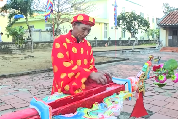 LÝ SƠN DỰNG NÊU ĐÓN TẾT