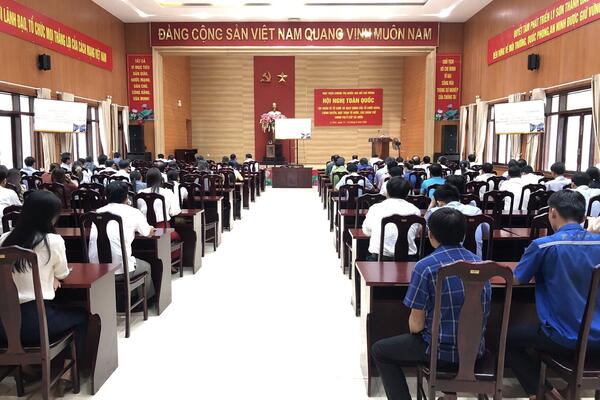 Lãnh đạo huyện tham gia Hội nghị trực tuyến toàn quốc do Học viện Chính trị quốc gia Hồ Chí Minh tổ chức tập huấn về Tổ chức và hoạt động của tổ chức Đảng, Chính quyền, Mặt trận tổ quốc, các đoàn thể chính trị ở cấp xã (mới)